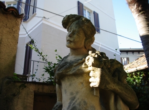 Stresa - Hotel Statue Face